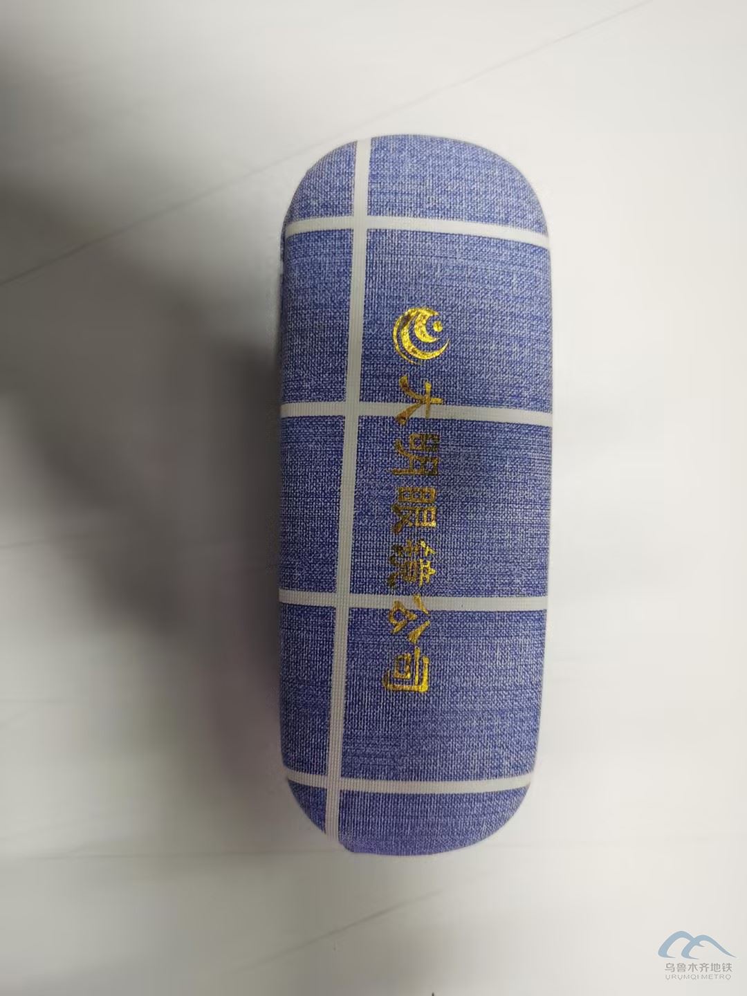 蓝底白条纹眼镜盒.jpg