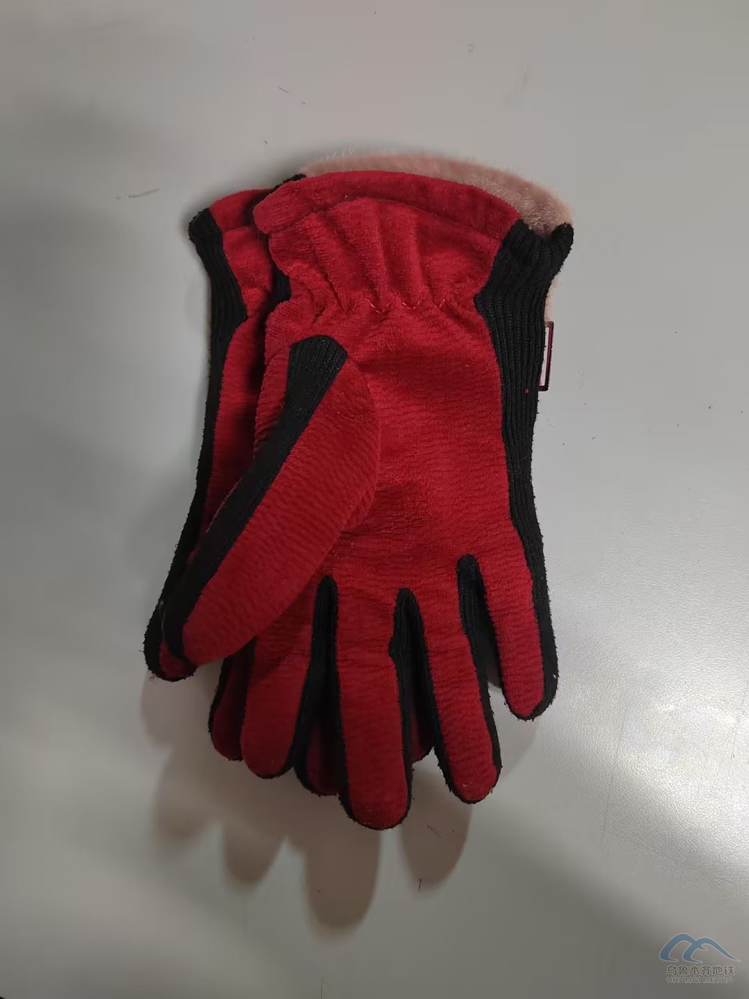 黑红相间手套.jpg