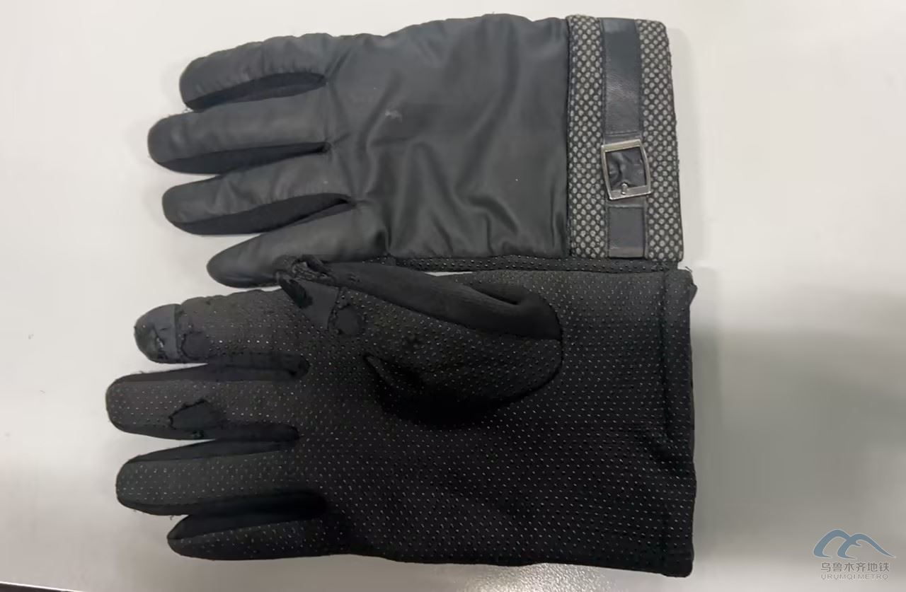 黑色手套.jpg
