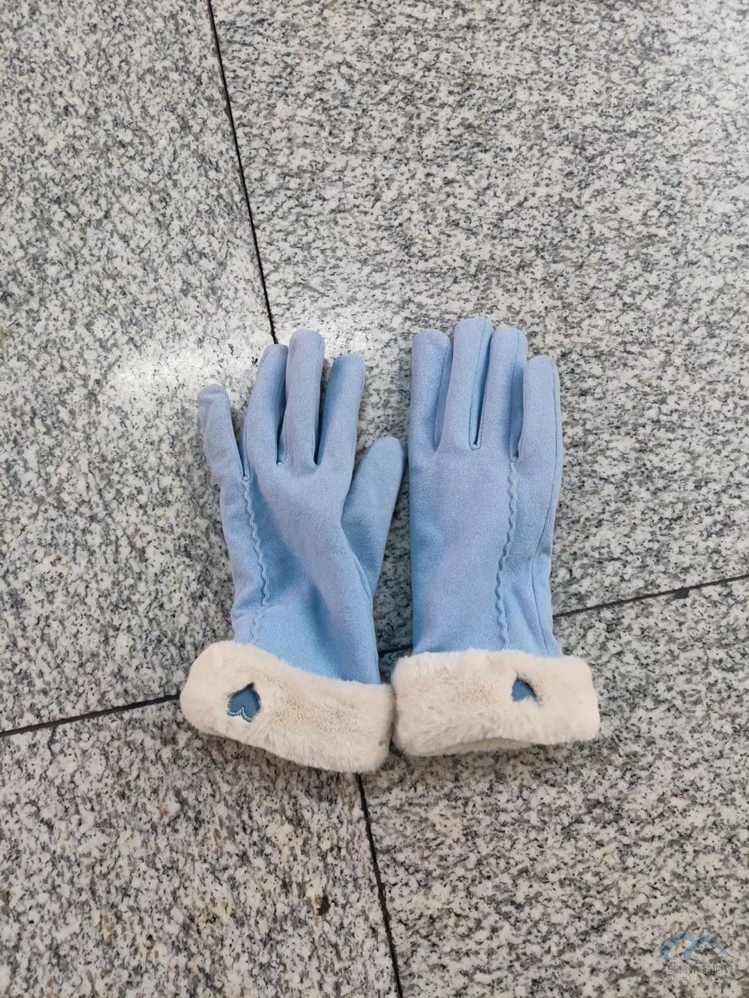 蓝色手套.jpg