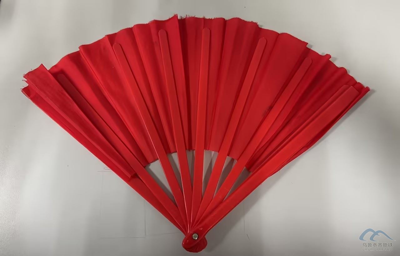 红色扇子.jpg